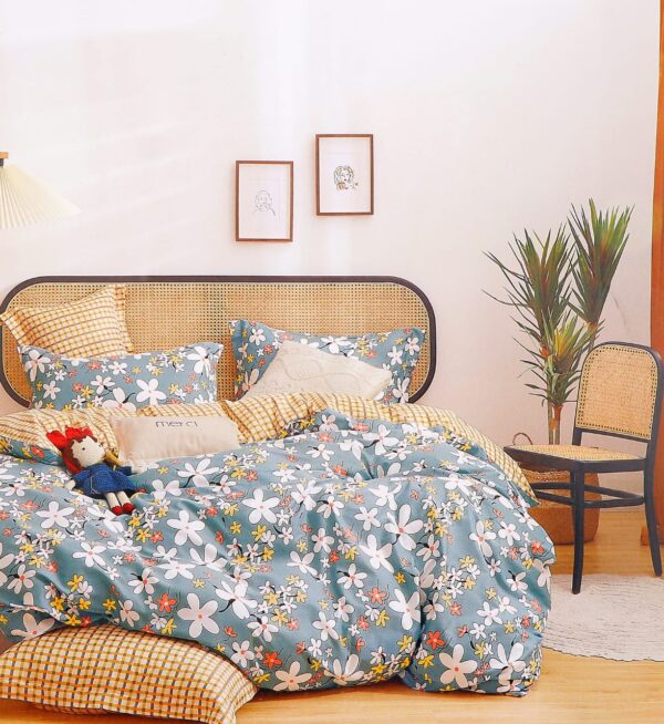 Sky blue leaf design bedsheet